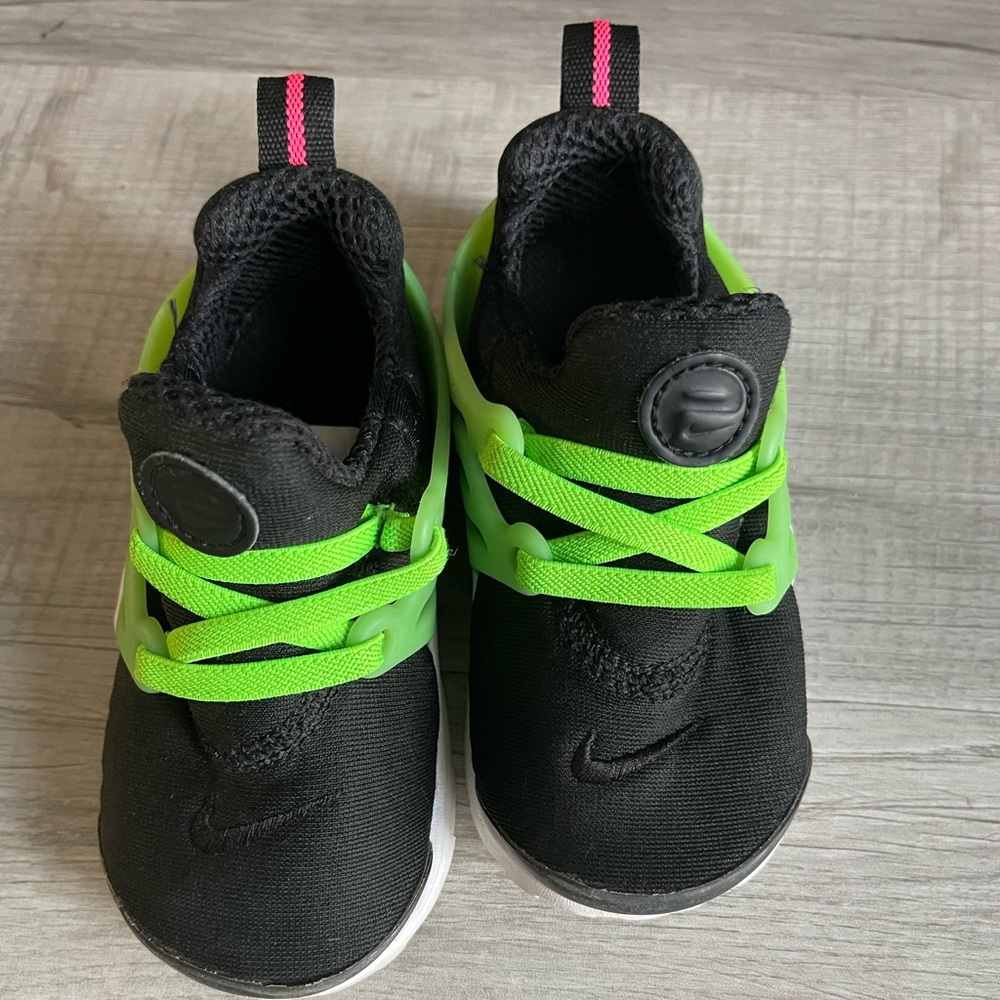 Kid’s Nike Tennis shoes size 8